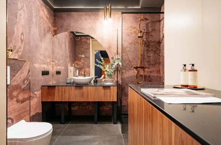 Bathroom with oriental wallpaper