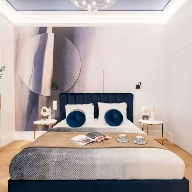 Above the bed hung a chandelier in the form of a blowpipe