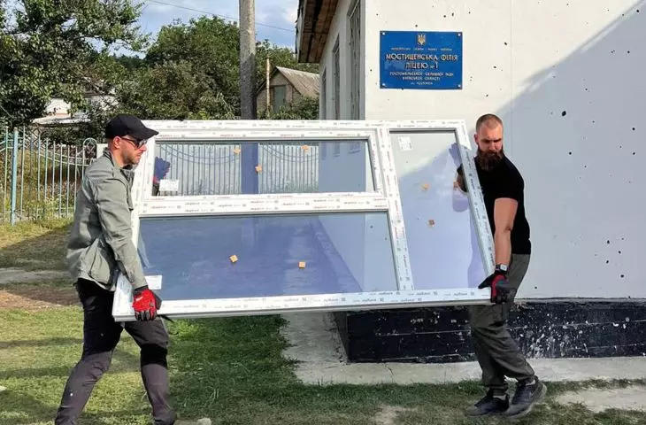 okna wkrótce zostaną zainstalowane w budynku szkoły podstawowej w Hostomelu 