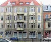 Gdansk-Wrzeszcz, an example of townhouses that put on sandal socks. 