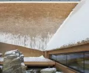 Reed is not the only local material used in the building: also used were Borghamn limestone from the Omberg lake and pine from the surrounding forests of Östergötland County 