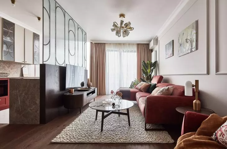  Bouclé carpet brings a touch of coziness to the interior
