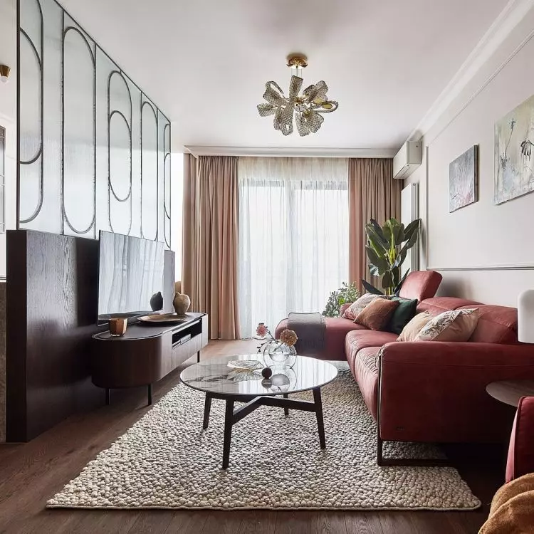  Bouclé carpet brings a touch of coziness to the interior