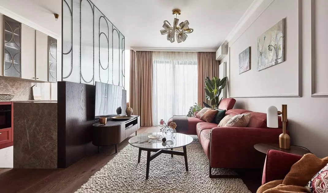  Bouclé carpet brings a touch of coziness to the interior
