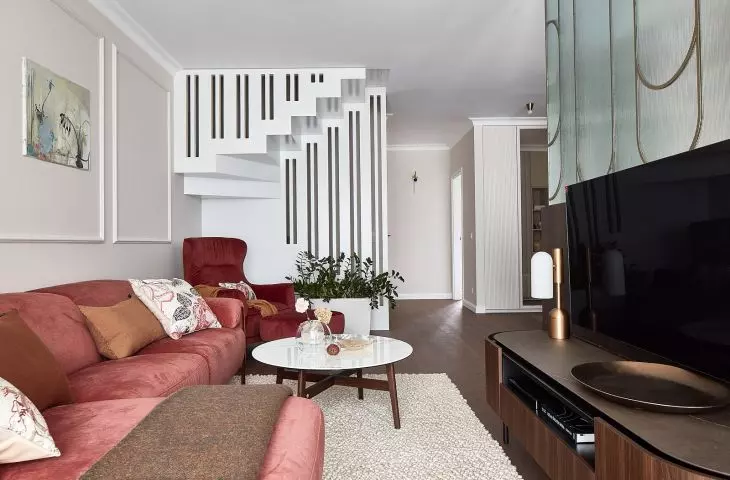 Openwork stair balustrade