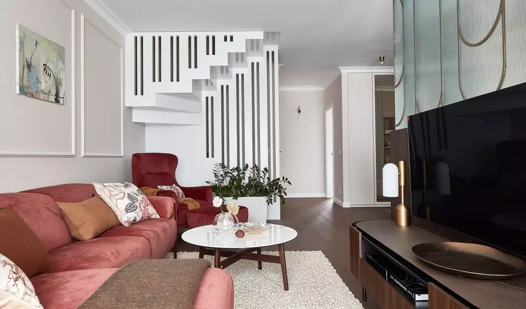 Openwork stair balustrade