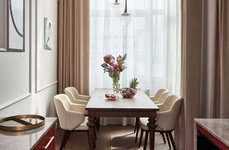 Plenty of daylight enters the dining room