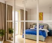 The bedroom is optically enlarged by large mirrors