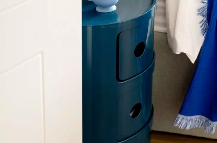 navy blue accessories in the bedroom