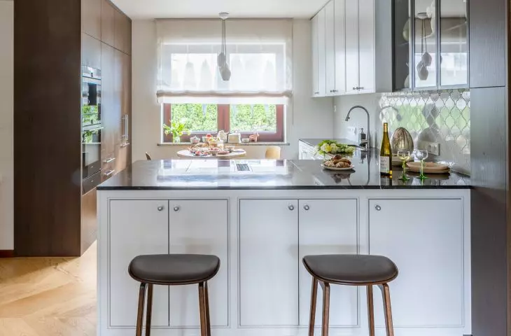 Black and white kitchen with hockers