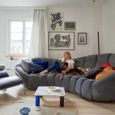 Most of the furniture comes from the second circulation