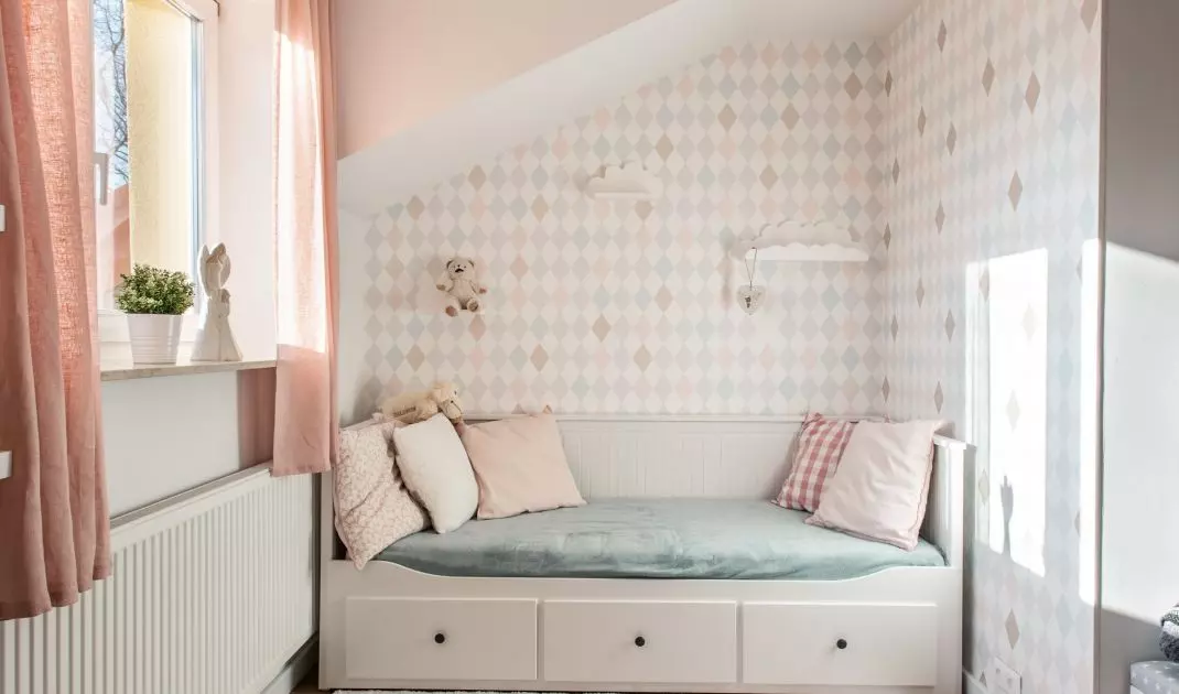 Girl's room