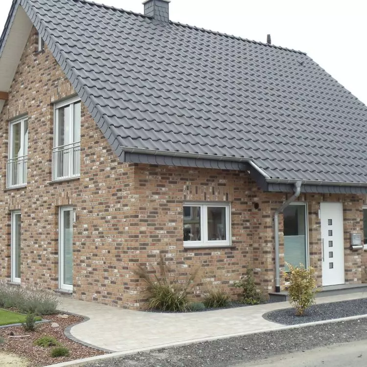  Dachówki ceramiczne są wykonane z gliny lub innych materiałów ceramicznych