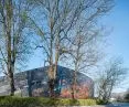 The color scheme of the facade is a reference to the autumn beech leaf