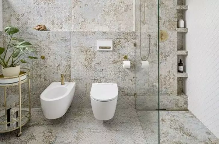Opt for neutral colors such as beiges, whites and browns