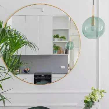 Decorate your interior with an elegant mirror