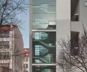 przeszklony pion komunikacyjny
