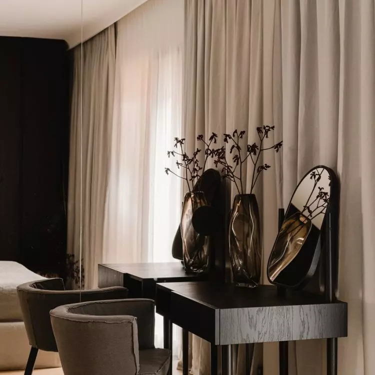 The bedroom uses dark veneer