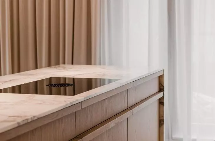 The kitchen island was made by the studio Studio of Simple Forms.