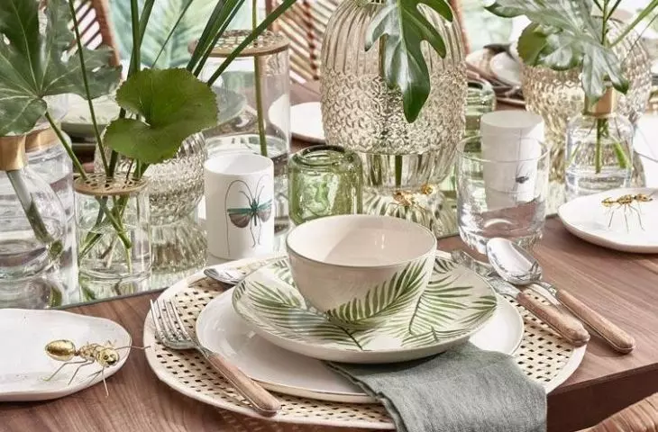 The stain pattern will be an ideal decoration for such an interior