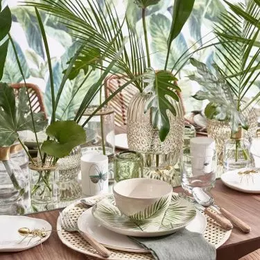The stain pattern will be an ideal decoration for such an interior