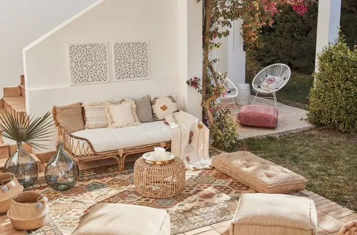 Add coziness to your arrangement with textiles