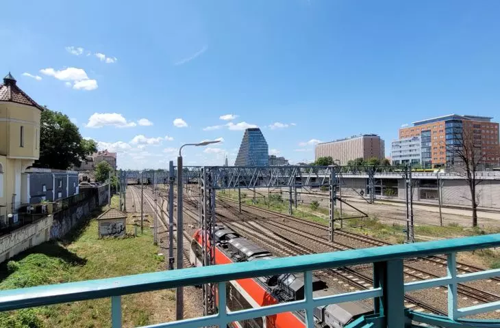 Railroad area between Theatre Bridge and Kaponiera stripped of trees by PKP; in the background is the Bałtyk office building