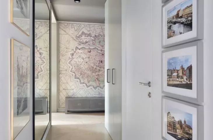 The hallway was decorated with old photos of Gdansk