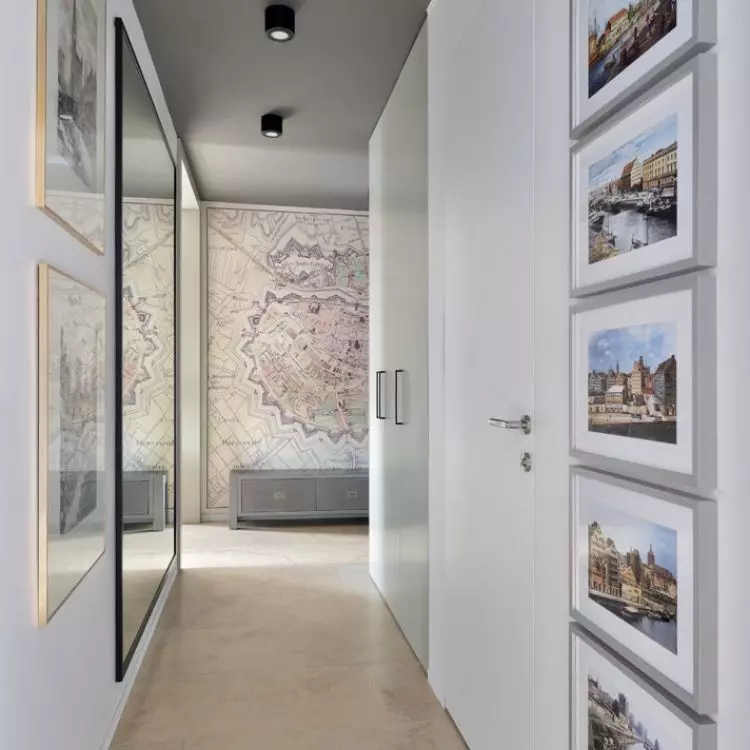 The hallway was decorated with old photos of Gdansk