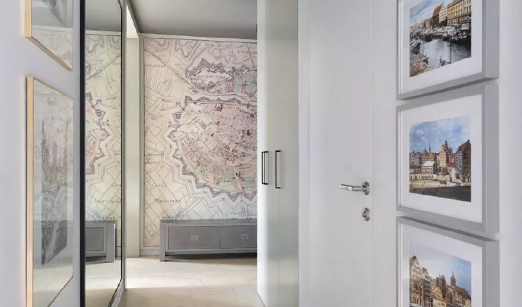 The hallway was decorated with old photos of Gdansk
