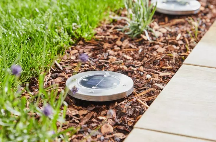 Light the paths to ensure safe communication in the garden