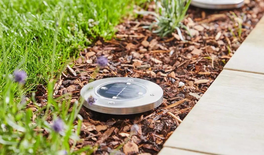 Light the paths to ensure safe communication in the garden