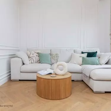 The lounge corner was decorated with stucco