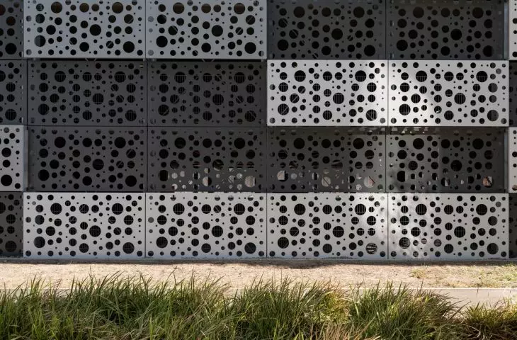 Perforated sheets and expanded metal: revolutionary solutions for modern façades and facades
