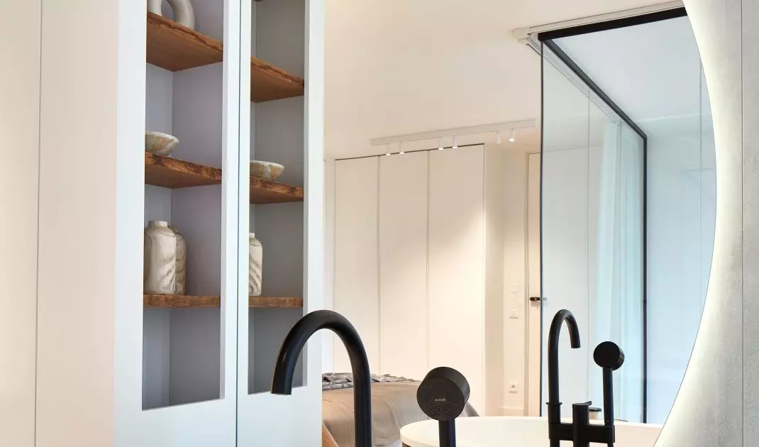 At the request of the investor, the arrangement of the bedroom is very impressive