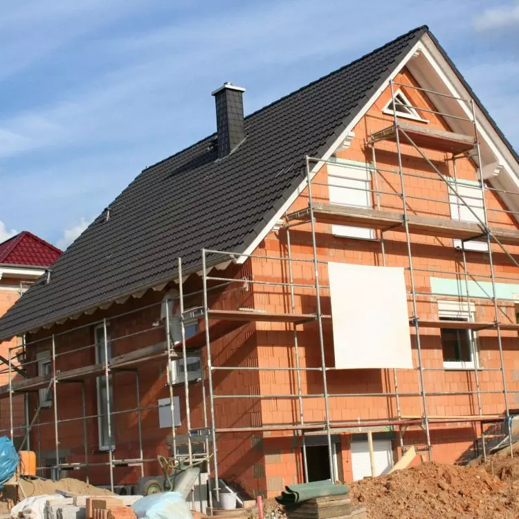 In the construction of brick houses, materials such as ceramic blocks are used. The distinctive red blocks are distinguished by their high compressive strength and environmental friendliness