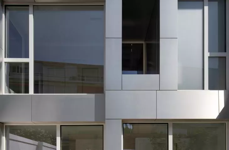 The northwest facade is well structured