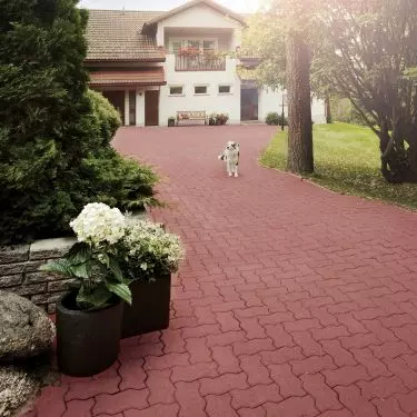 Unchamfered pavers are a type of pavers in which the edges are not chamfered. 