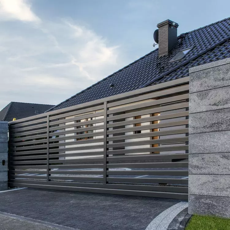 Concrete fences can come in a variety of designs and textures, such as clinker, imitation stone or wood