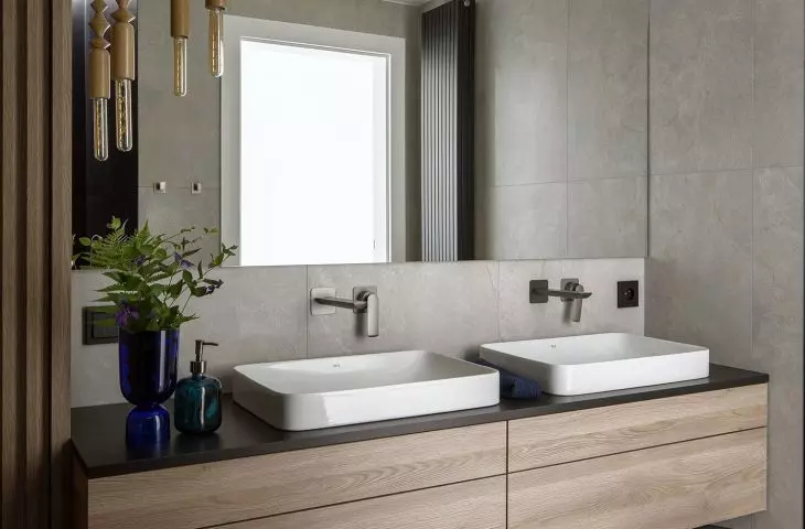 The boys' bathroom also functions as a guest bathroom