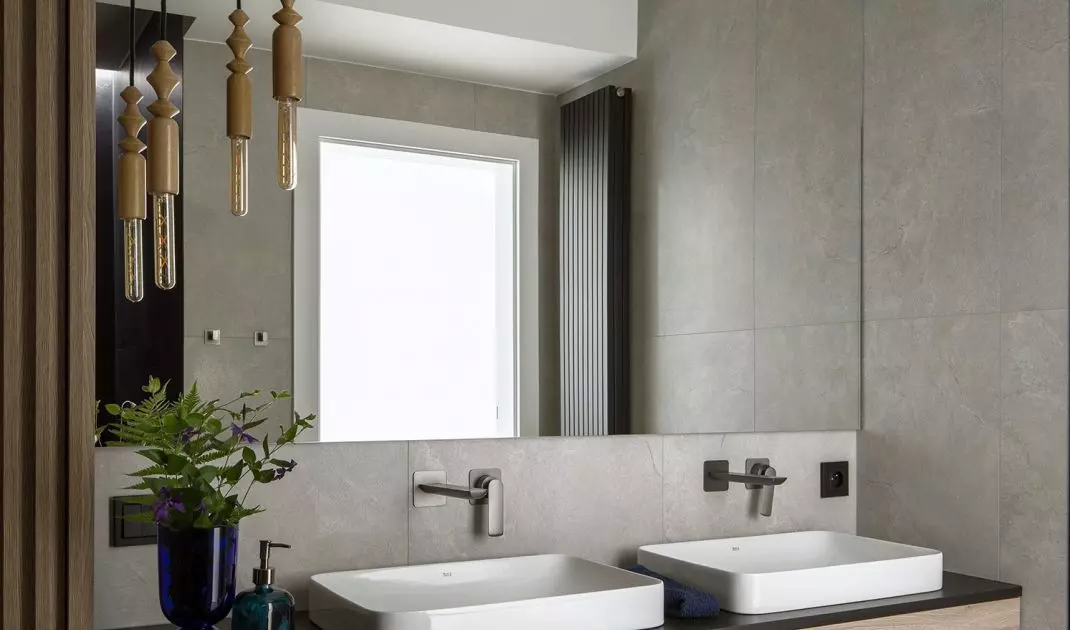 The boys' bathroom also functions as a guest bathroom