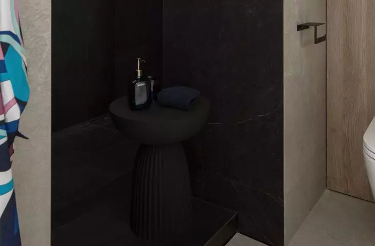 An interesting treatment is the black shower niche