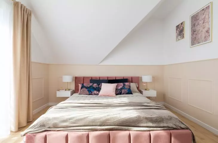 The interior was decorated in shades of white and pink