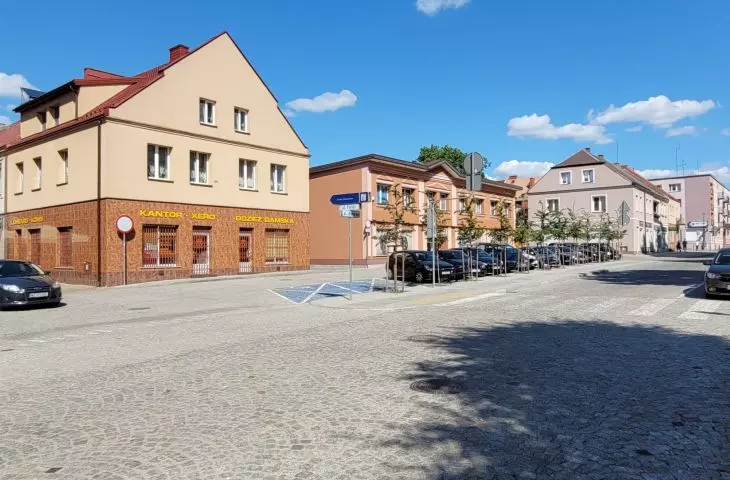Spójny ze Starym Rynkiem charakter nowej nawierzchni ulicy Dwornej 