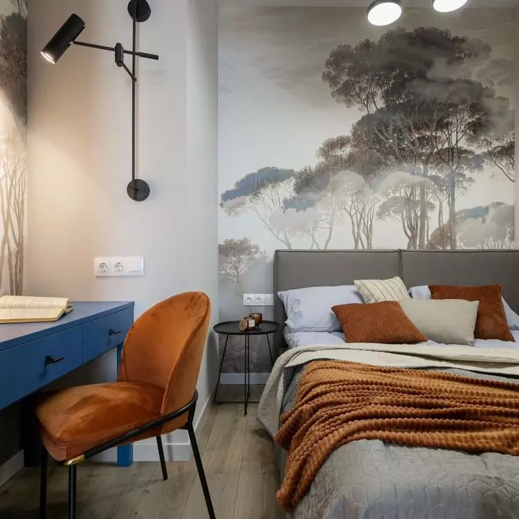 With uneven walls, choose wallpaper with a pattern