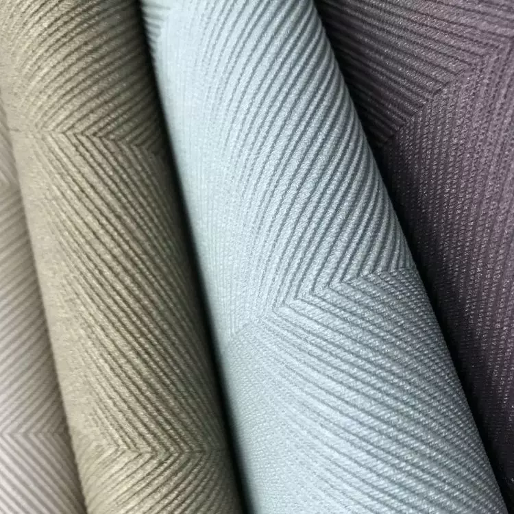 You can choose from vinyl wallpaper, paper wallpaper, fleece wallpaper, nonwoven wallpaper, vinyl on fleece, self-adhesive wallpaper, acoustic wallpaper and 3D wallpaper.