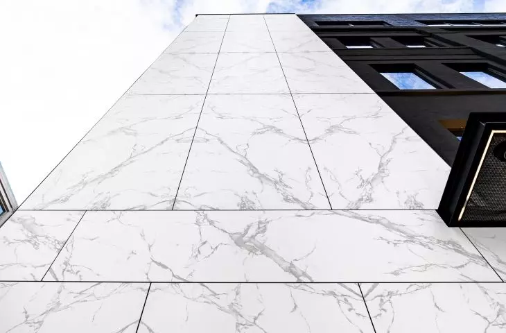Dekton Aura na fasadzie budynku w Chicago