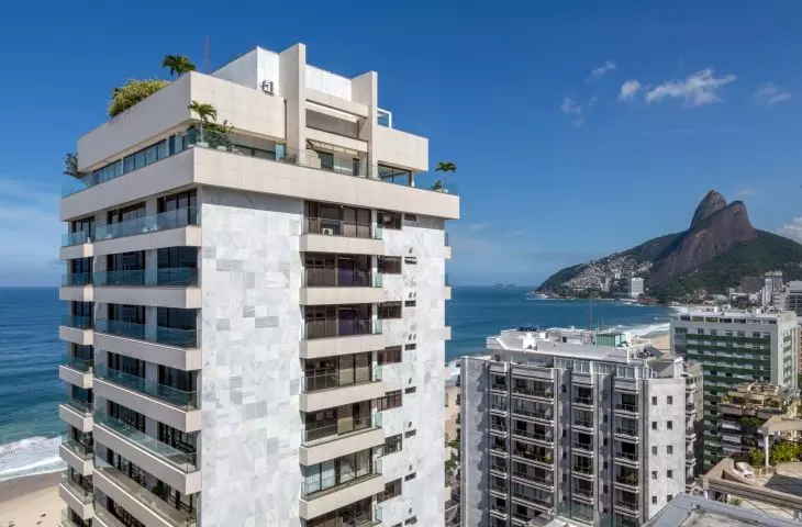 Dekton na elewacji budynku w Cap Ferrat (Brazylia)
