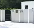 SRI-enhanced fine concrete fence