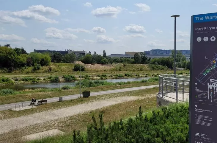 widok z parku w Starym Korycie Warty na miejsce budowy mostu nad Wartą